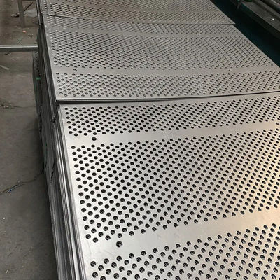 Grilla de altavoces de malla metálica microperforada con láminas de aluminio y construcción galvanizada en caliente
